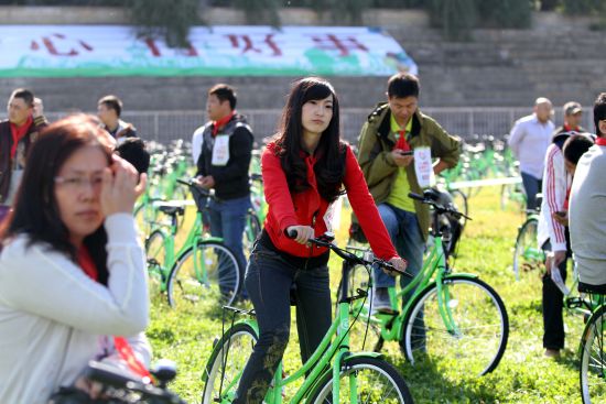 标哥好人志愿服务团成立 2000台自行车免费送