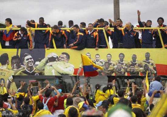 哥伦比亚足球队回国享受英雄待遇