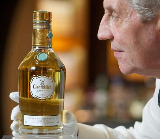 格兰菲迪不但是全球销量最高的威士忌品牌之一，亦是最具收藏价值的威士忌品牌之一。2012年，产量仅为11瓶的格兰菲迪珍妮·希德·罗伯特威士忌(Janet Sheed Roberts)在 ... - U11826P1274DT20150520153428